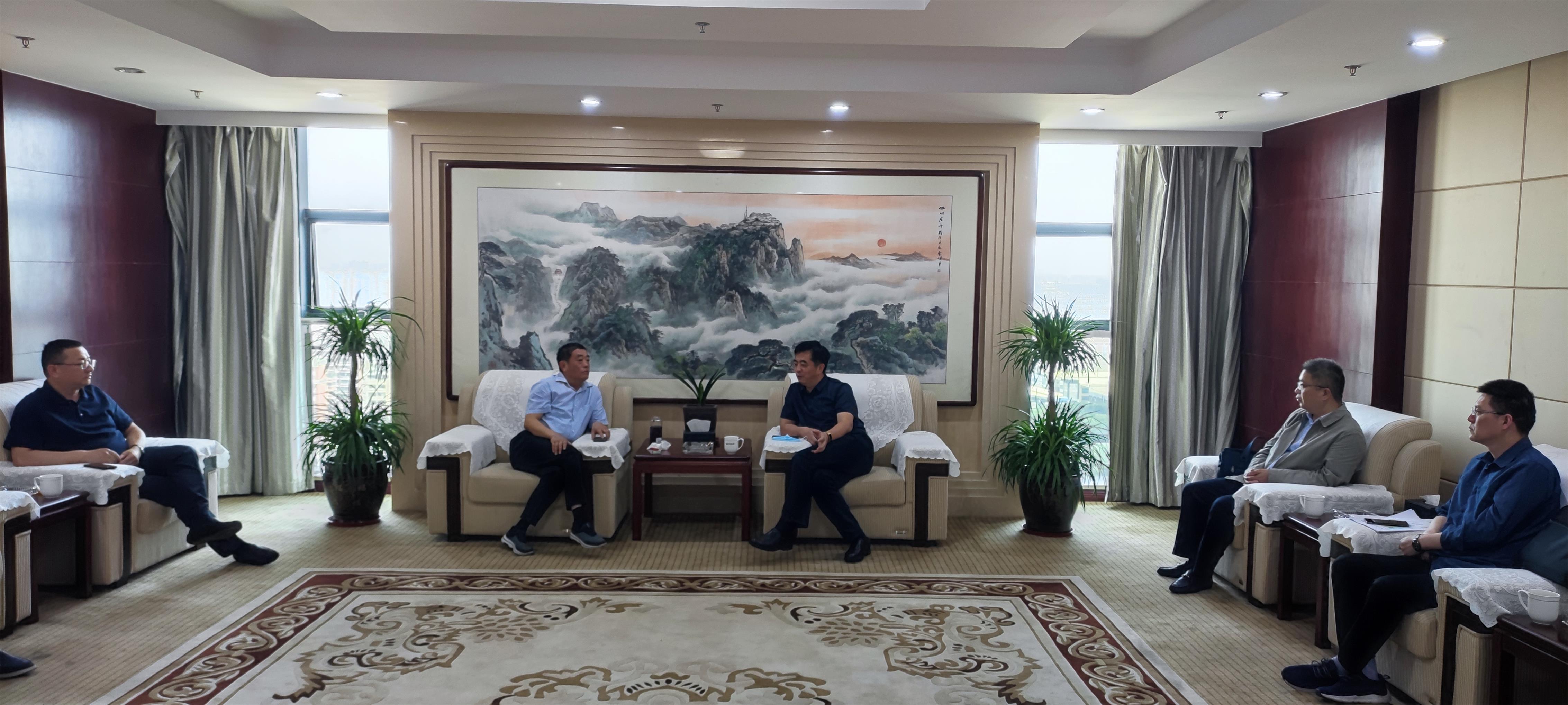 圖1-9、范世宏董事長會見揚(yáng)州生態(tài)科技新城管委會副主任陳彬一行.jpg