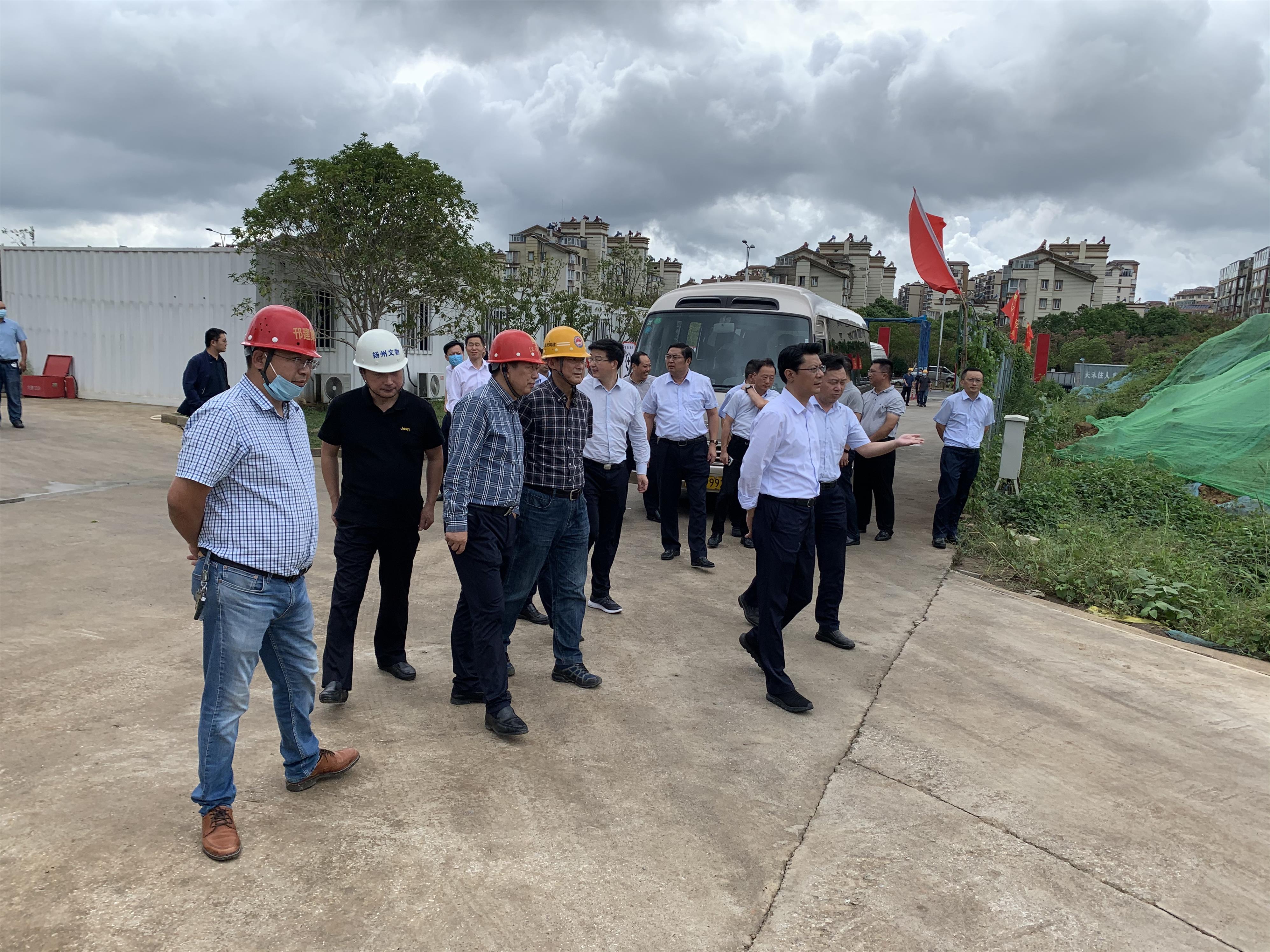 圖1-2、王進(jìn)健市長(zhǎng)檢查隋煬帝墓遺址公園項(xiàng)目防汛抗臺(tái)工作.jpg