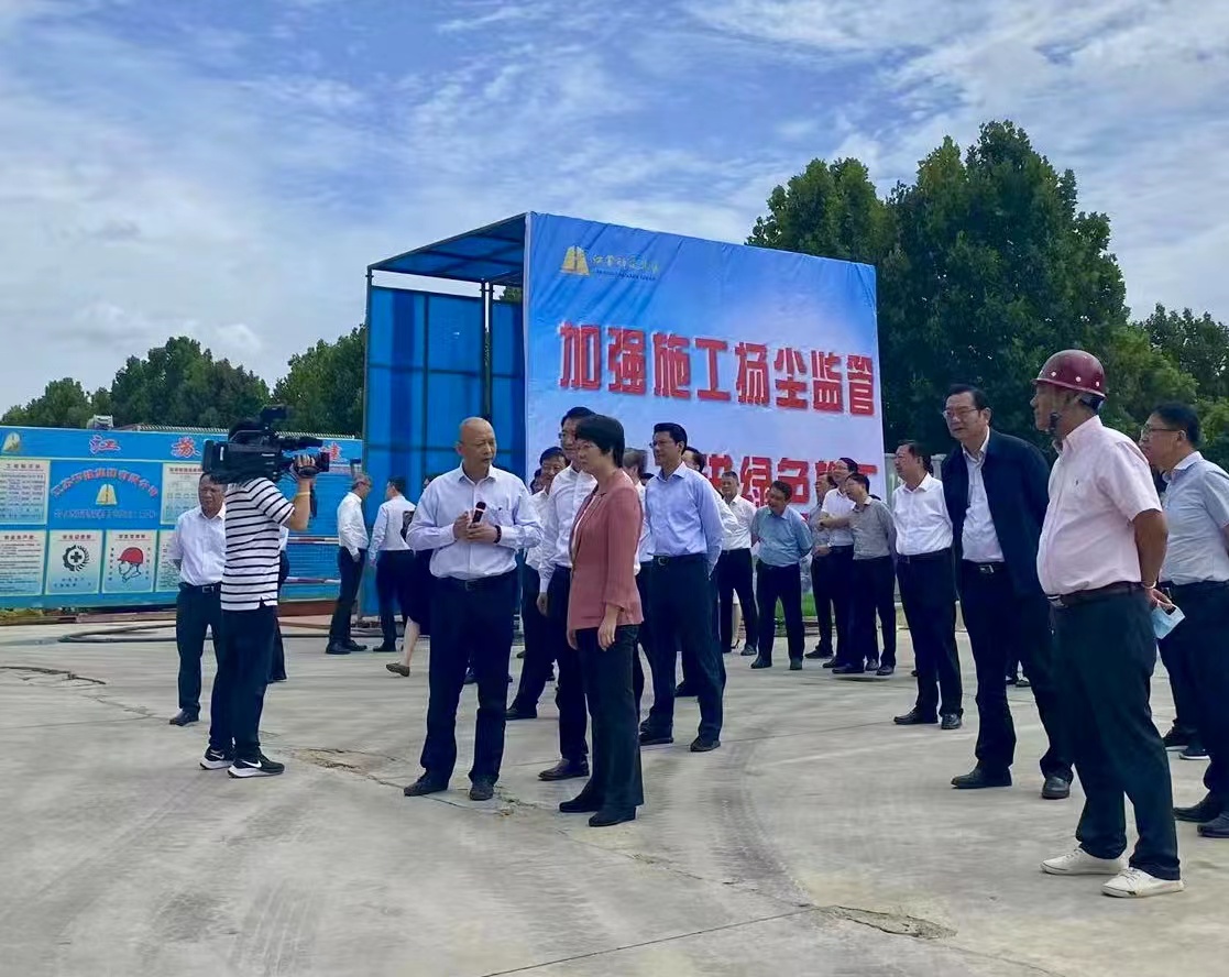 圖1-5、市四套班子領(lǐng)導(dǎo)視察華建天恒高端傳動裝備項目.jpg