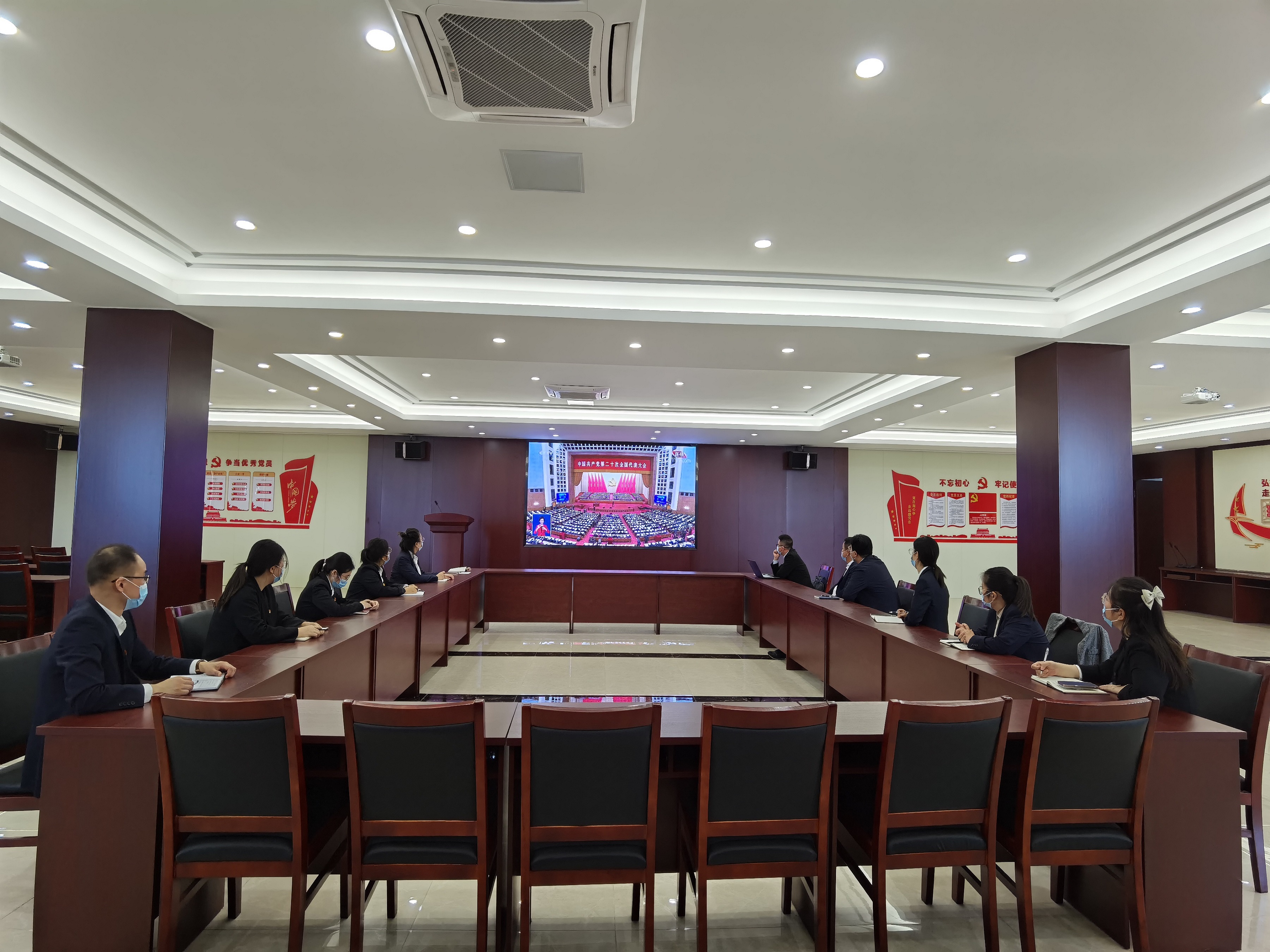 圖1-11、和天下公司收看二十大開幕會(huì).jpg