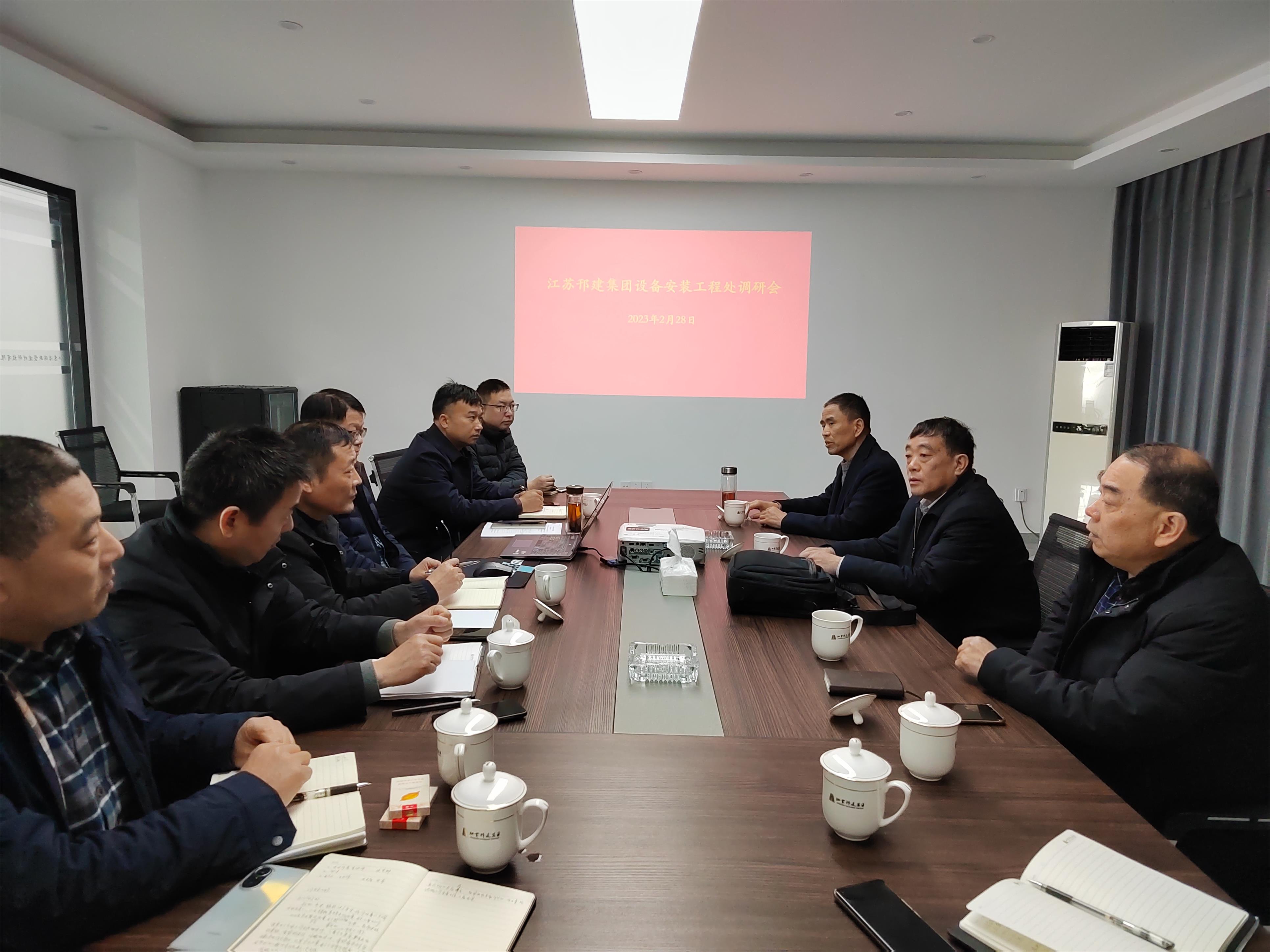 圖1-2、范世宏董事長在設(shè)備安裝處調(diào)研.jpg