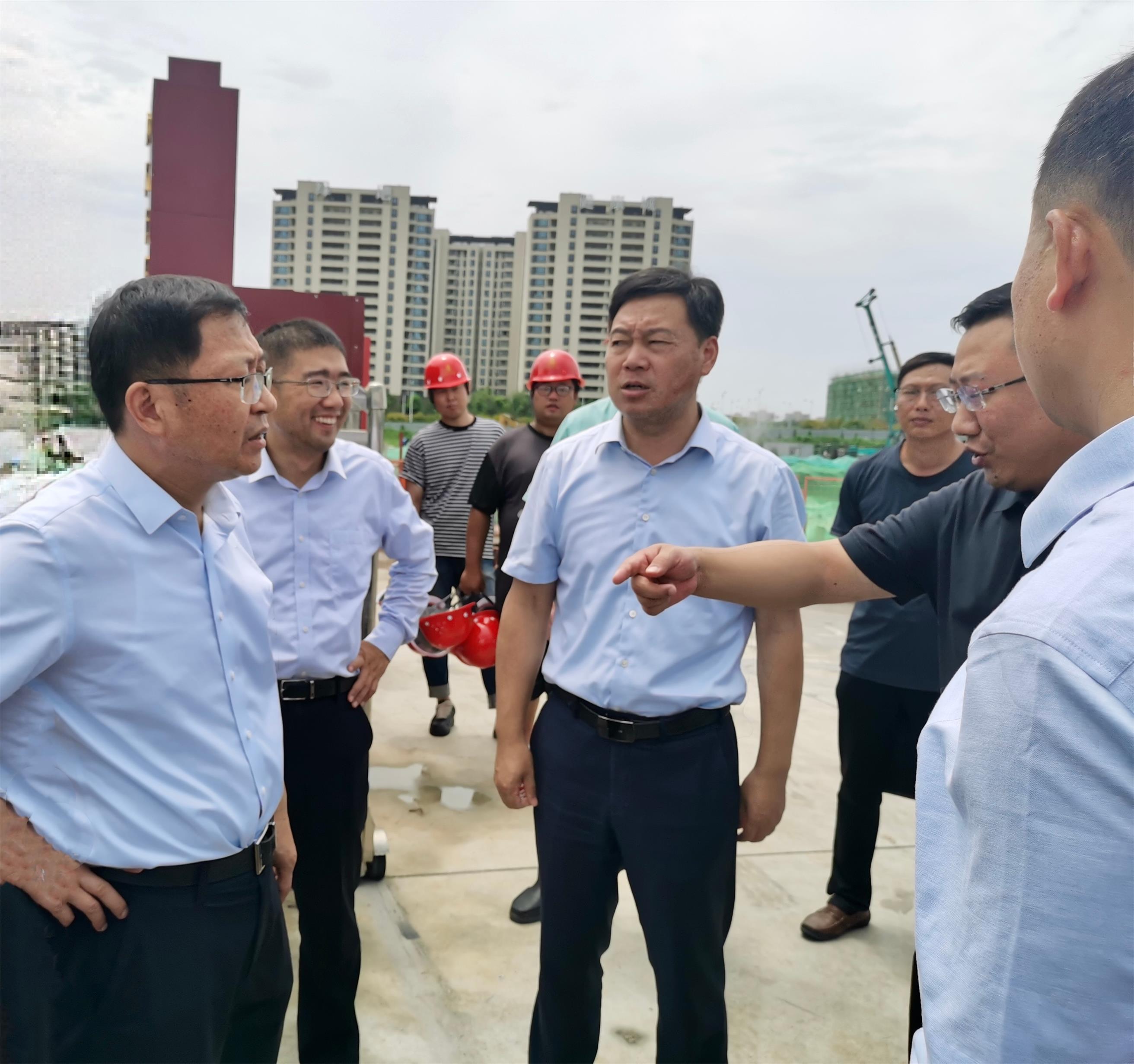 圖1-3、湯衛(wèi)華副市長檢查工地.jpg